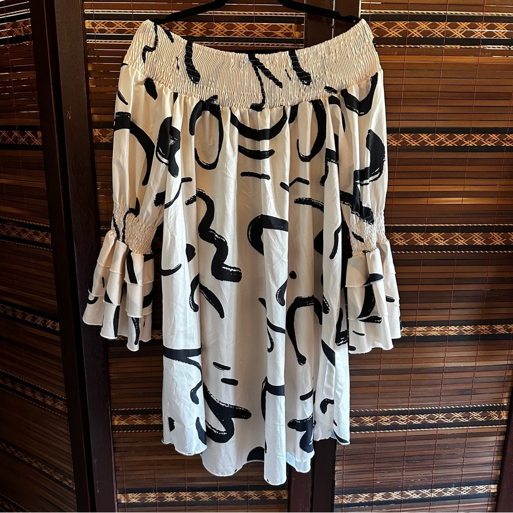 🌟3/$20🌟 Graphic black and cream Print Off Shoulder Layered Sleeve Dres - Picture 2 of 9